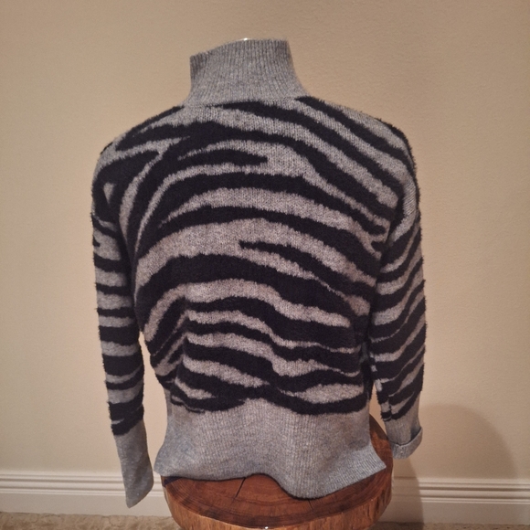 Nine West Gray and Black Zebra Print Sweater | Med - Picture 3 of 5
